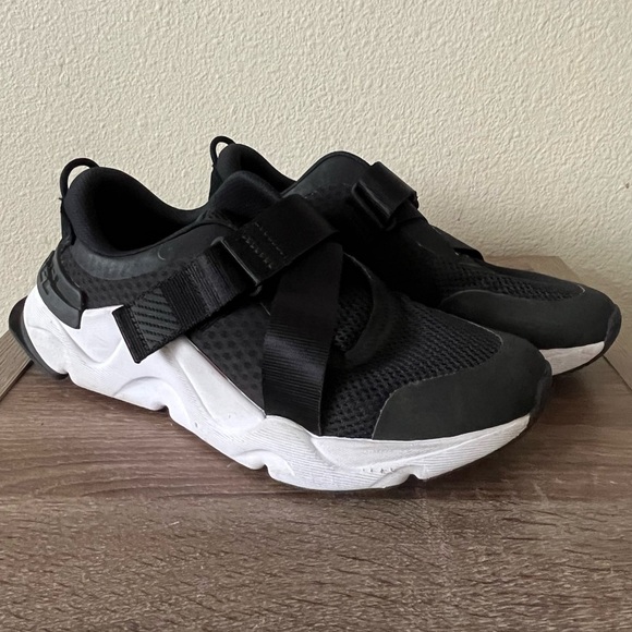 Sorel Dynamic Black and White Sneakers - Picture 3 of 7